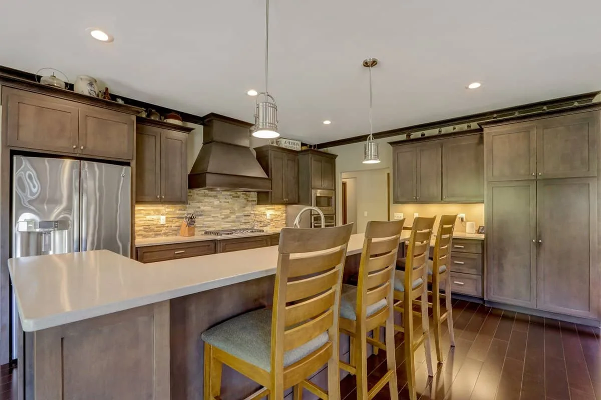 Kitchen with quartz island